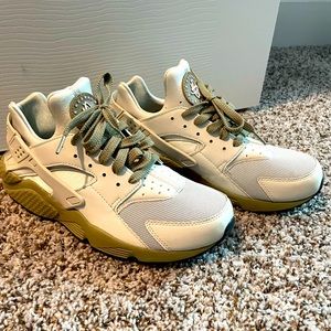 Air Huarache  size 9.5 men